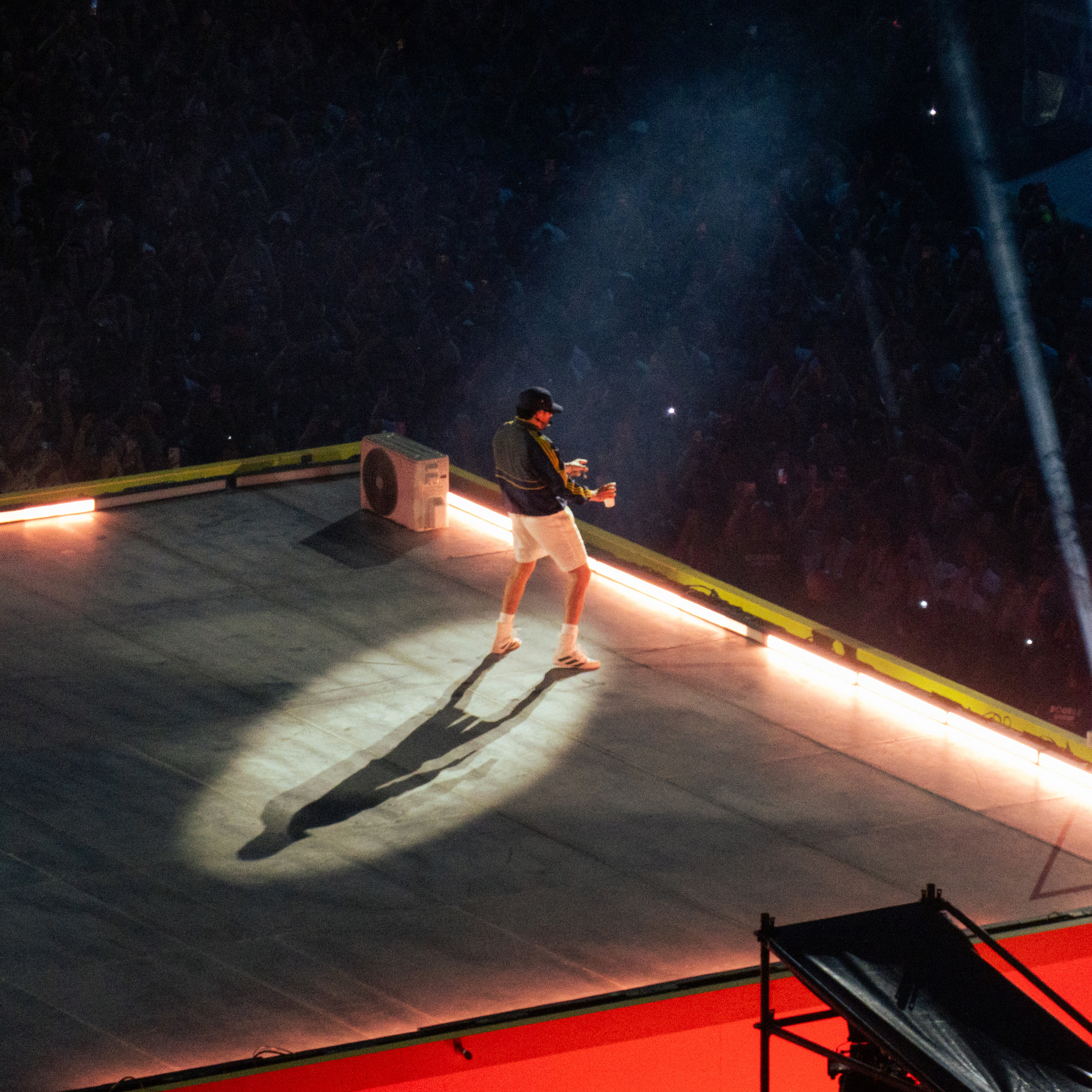 Bad Bunny — Concierto, Fotografía de Escenario (2025). Plate 6 de 9 · fotografía por Quim Miquel